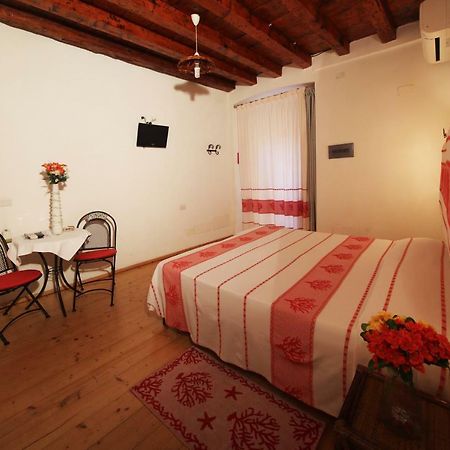 Note Sulla Piazza Bed & Breakfast Каляри Екстериор снимка