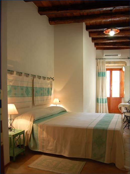 Note Sulla Piazza Bed & Breakfast Каляри Екстериор снимка