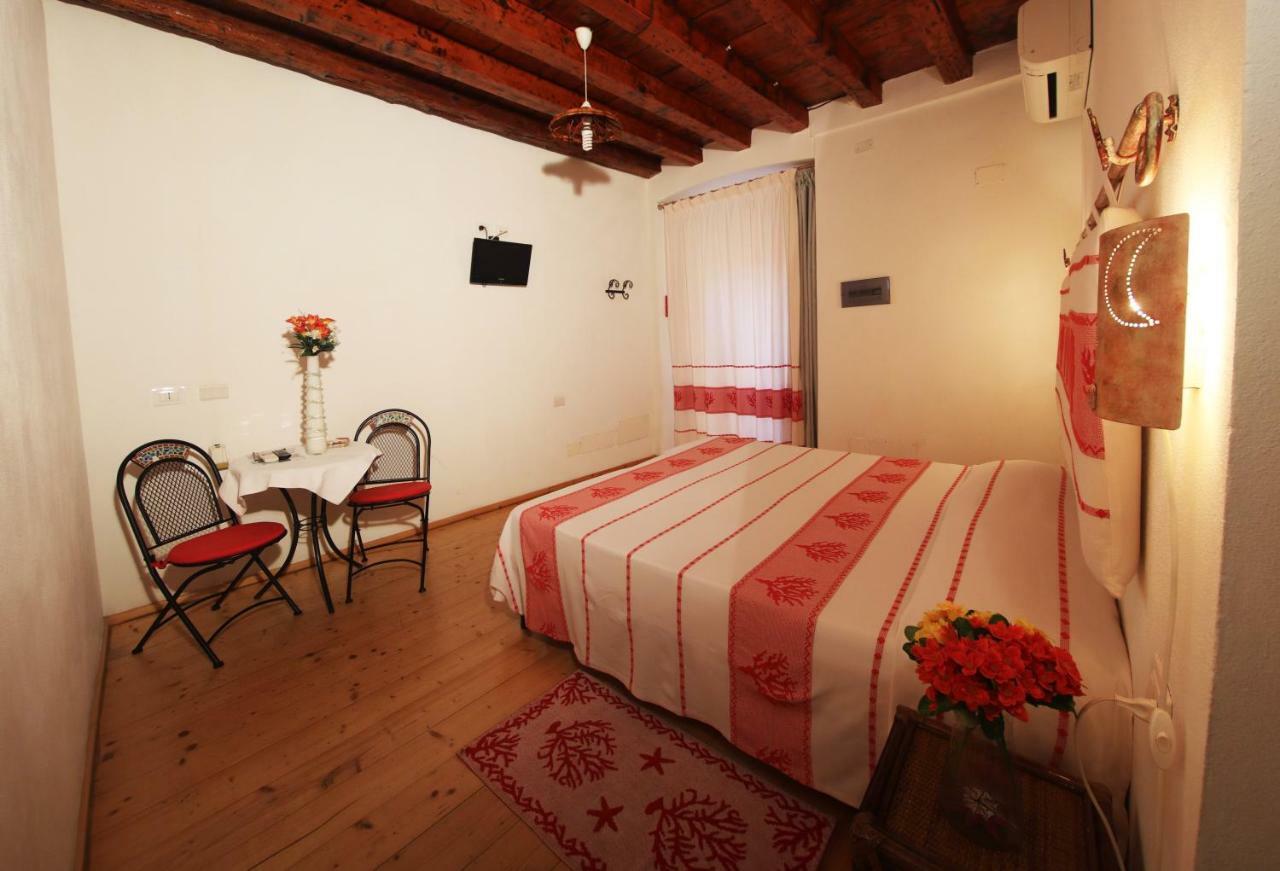 Note Sulla Piazza Bed & Breakfast Каляри Екстериор снимка